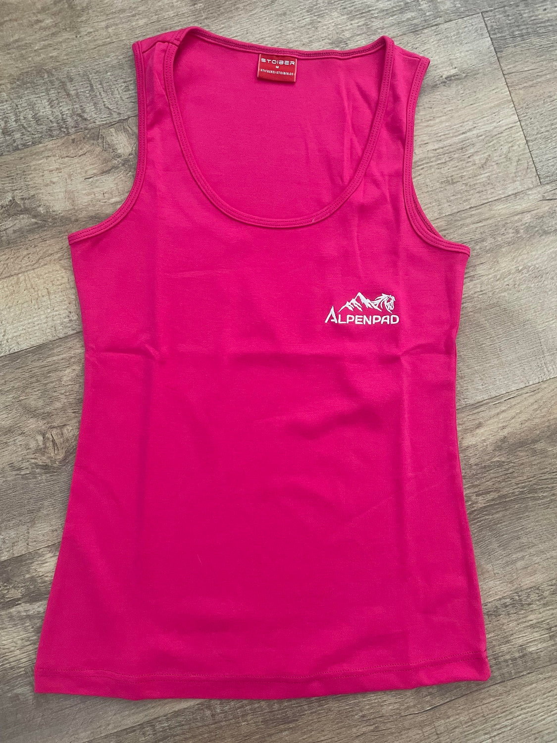 AlpenPad – Besticktes Baumwoll Top – Pink - Horse_Art_Bodensee